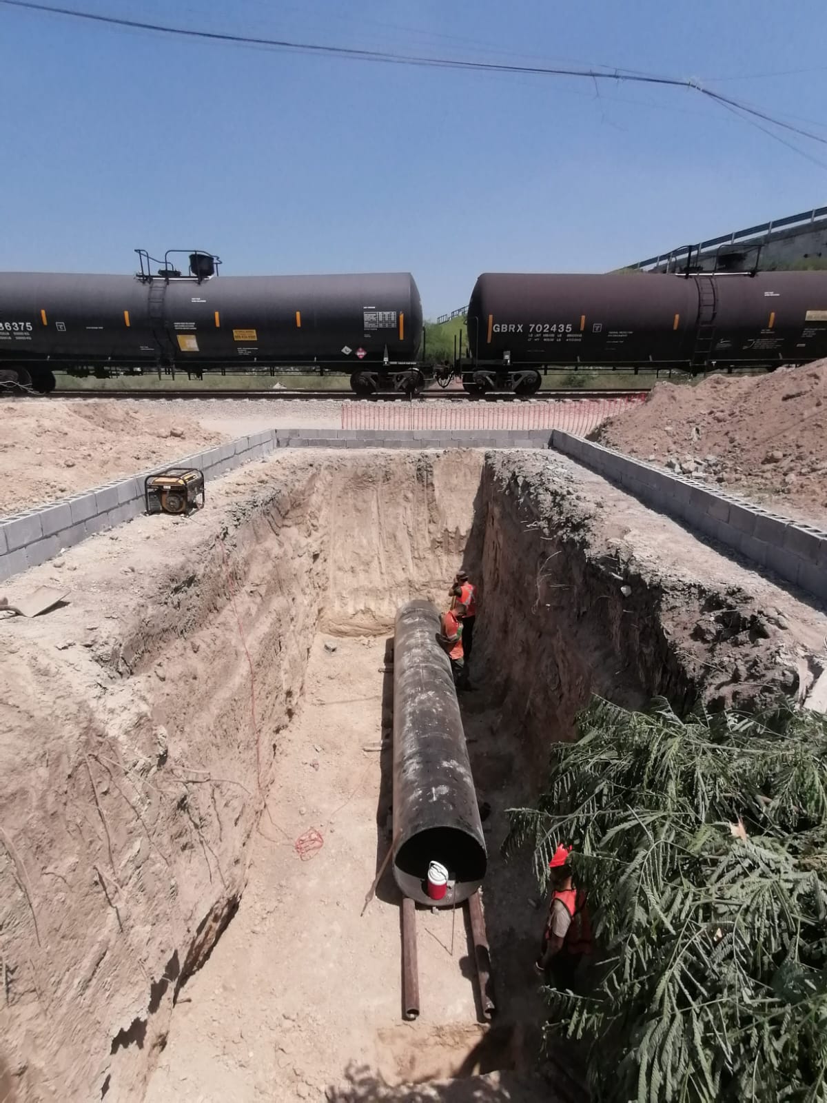 incado de tuberías en autopistas