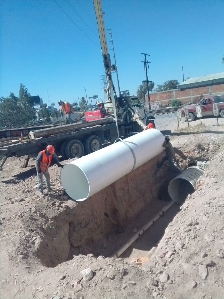 incado de tuberías en autopistas